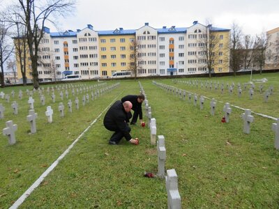 Delegacja IPN na Cmentarzu Garnizonowym w Grodnie