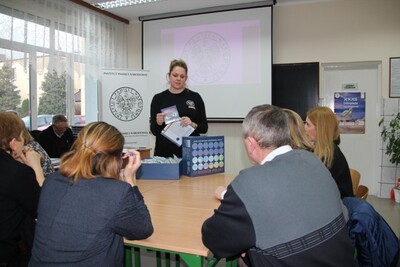 O wykorzystaniu puzzli podczas lekcji historii opowiedziała w Bielsku Urszula Gierasimiuk z OBEN IPN w Białymstoku